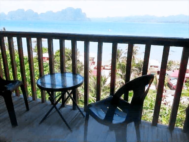 Holiday apartment with patio & garden — photo 3