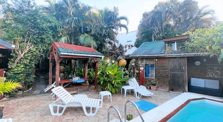 House with pool, patio & garden — photo 5