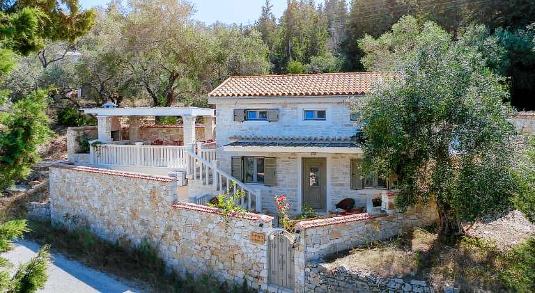 Villa with hot tub in Paxos