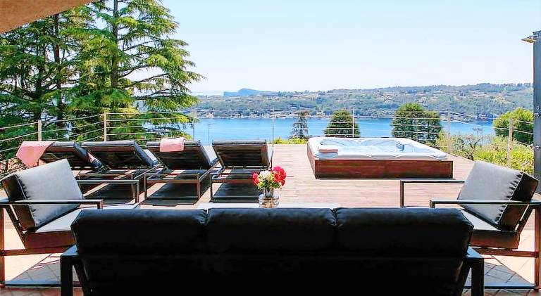Villa with jacuzzi in Gardone Riviera
