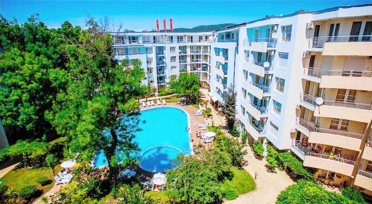 Serviced apartment with BBQ, yard & pool — photo 5