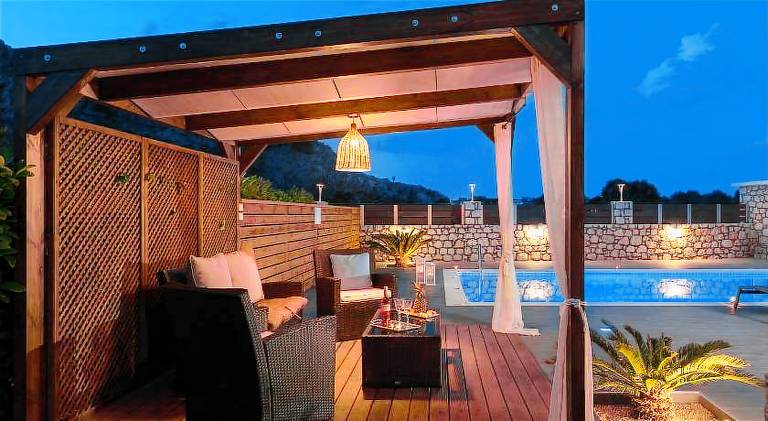 Villa with jacuzzi, barbeque & terrace — photo 2