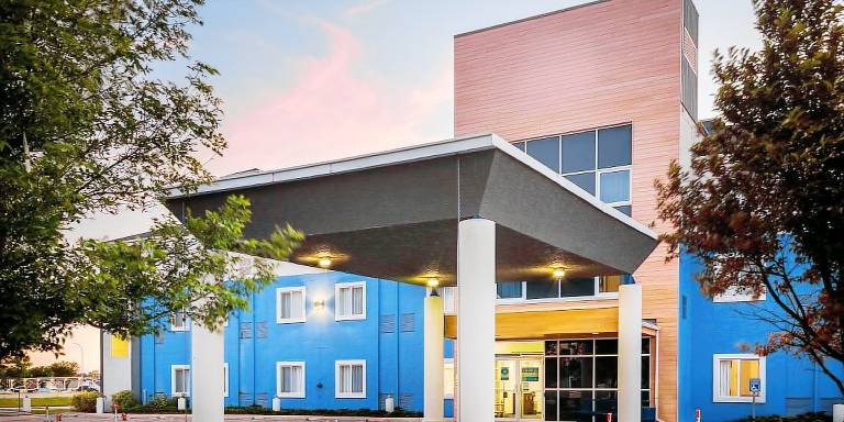 Prairie Crest Medicine Hat by IHG