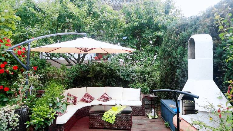 Apartment with barbecue & yard — photo 5
