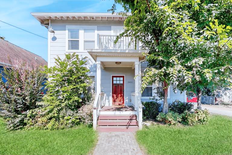 House  Woodbine
