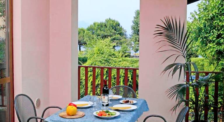 Serviced apartment with pool — photo 4