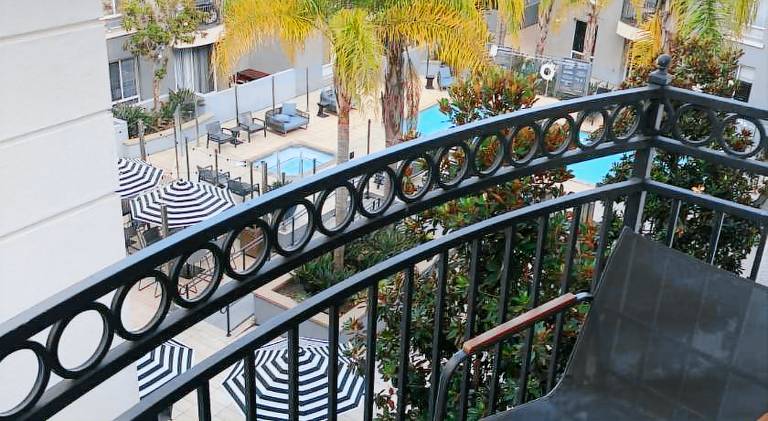 Spacious 2B 2B Pool View Loft Apartment in Marina Del Rey — photo 5