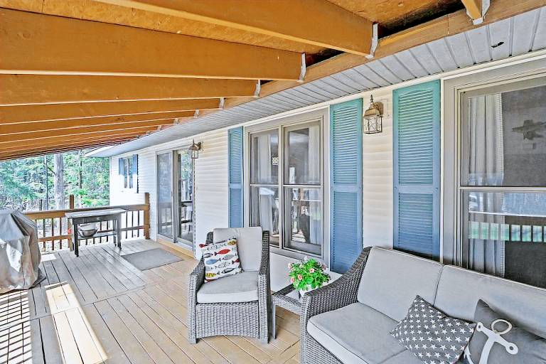 Lakeside Getaway with Hot Tub — photo 2
