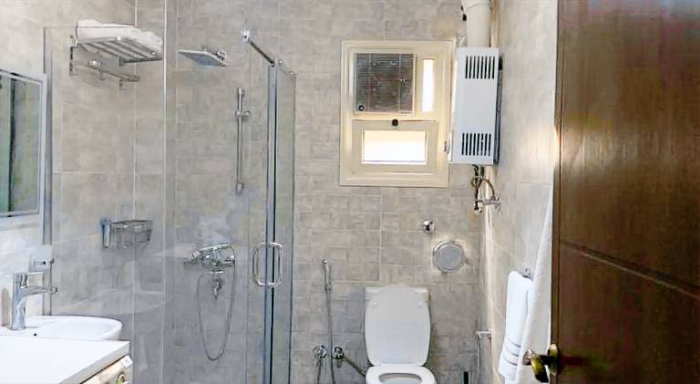 Ample rental apartment with jacuzzi | Pet-friendly — photo 2