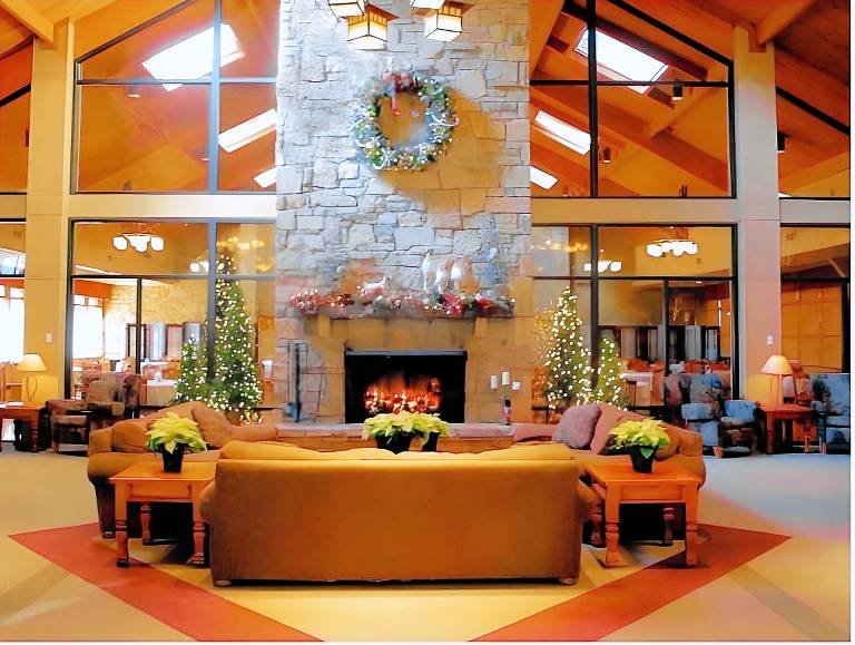 Spacious lodge with pool, garden & hot tub | Pets are welcome — photo 4