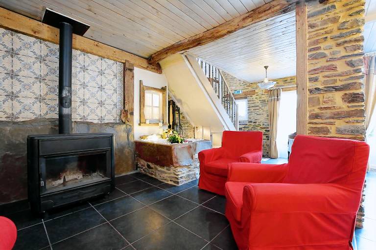 House with yard, patio & barbecue | Nature view | Pets are welcome — photo 2