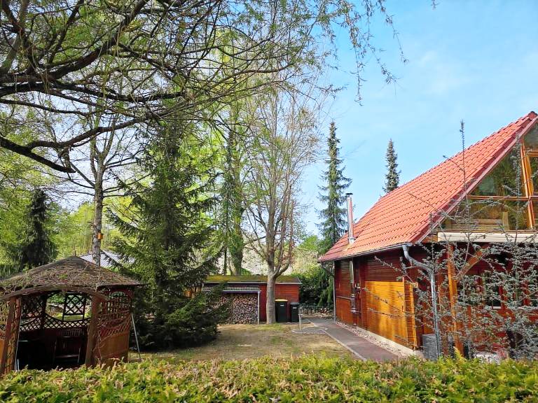 Cabin Canow