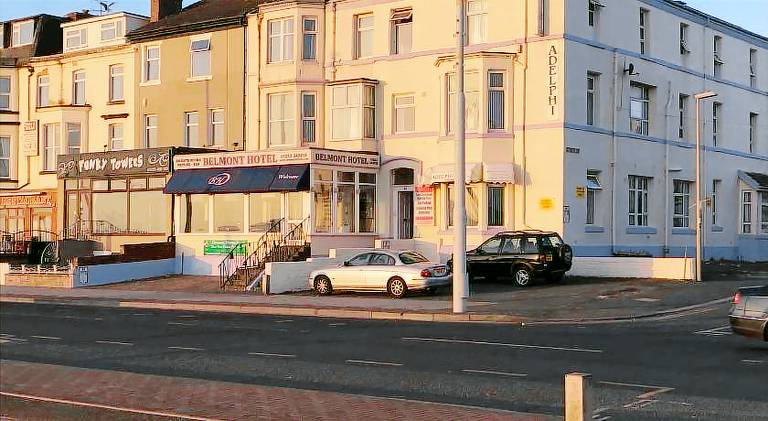 Rental apartment with terrace | Next to the beach | Good for workation | Pet-friendly in Blackpool