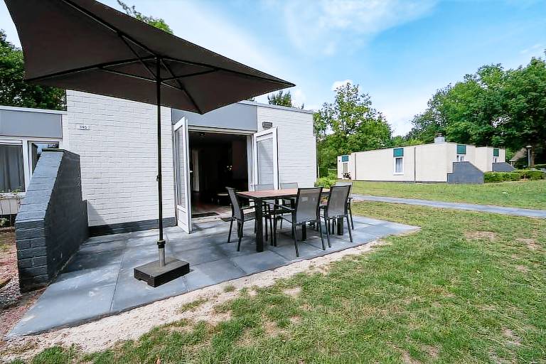 Fully equipped bungalow with heated pool, yard & terrace | Close to the beach | Pets allowed in Borger