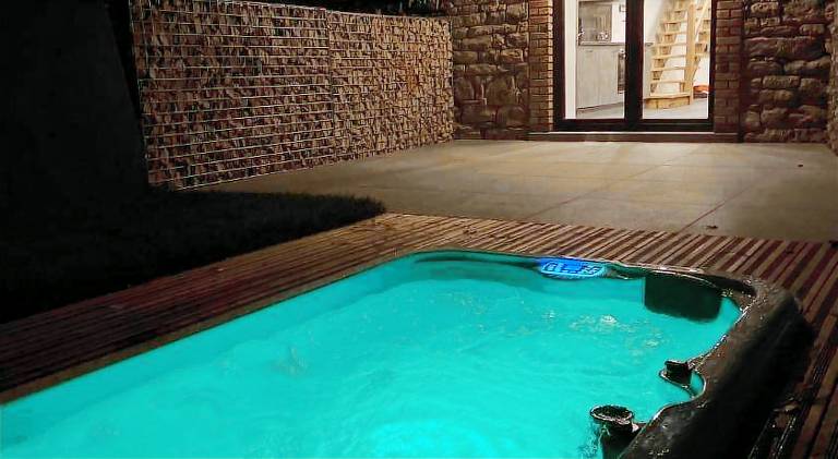 House with hot tub | Pets allowed — photo 5