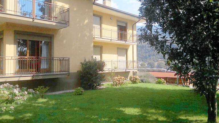 Rental apartment with BBQ, yard & terrace — photo 4