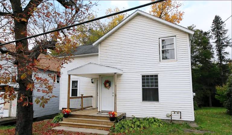 House Roaring Brook Township
