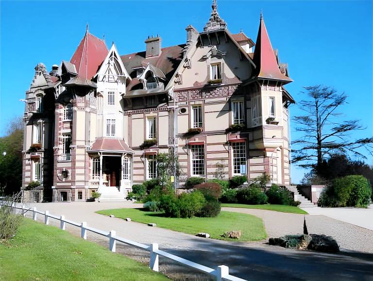 Chateau de la Rapee Hotel restaurant in Beauvais