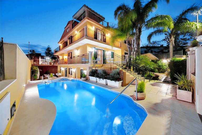 Holiday apartment with fast internet, grill & pool | Garden view — photo 2