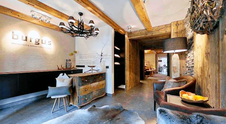 Serviced apartment with sauna & patio — photo 2