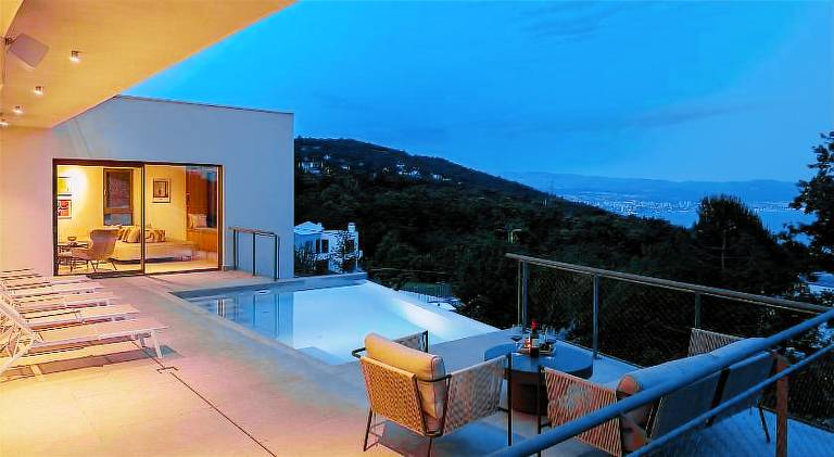 Villa with pool — photo 3