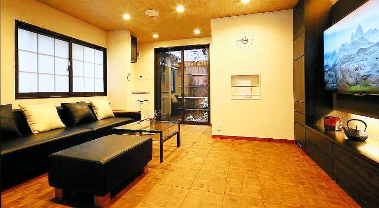 House with jacuzzi & yard | Next to Kyōto Station — photo 2