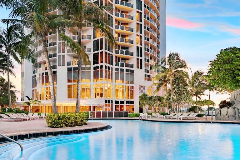 Trump International Beach Resort — photo 2