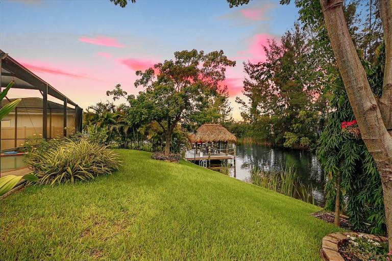 Child-friendly vacation home with BBQ & private pool | Water view | Suitable for remote work | Pets are welcome — photo 4