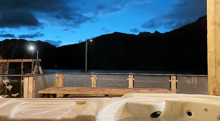 House with hot tub | Pet-friendly — photo 3