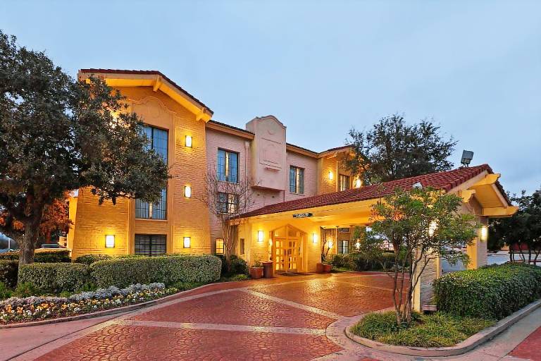 La Quinta Inn by Wyndham San Antonio I-35 N at Toepperwein in Selma, TX
