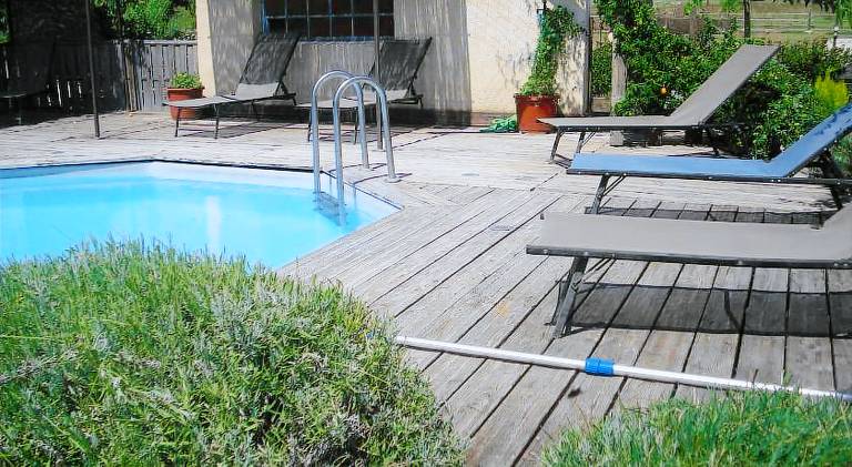 Apartment with pool — photo 5