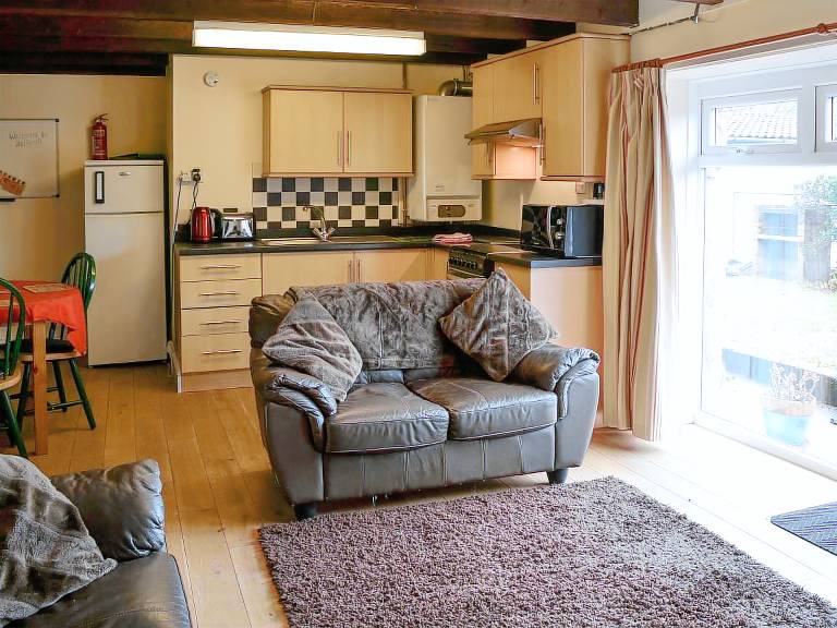 Children-friendly cottage with yard & barbeque | Dogs allowed — photo 3