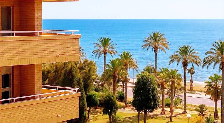 Fully equipped charming apartment with yard, private pool & terrace | Close to the beach | Pet-friendly in Oropesa del Mar
