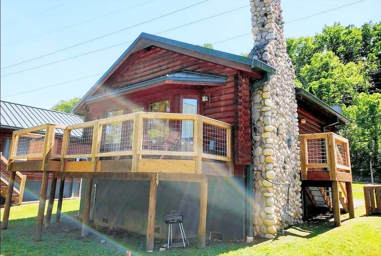 Children-friendly charming cabin with jacuzzi & grill | Water view | Pets allowed — photo 4