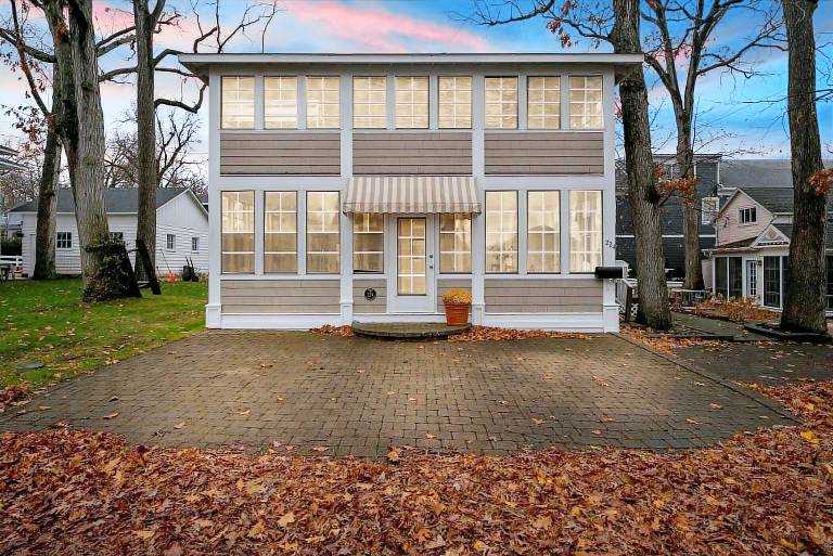Cottage Lakeside Marblehead