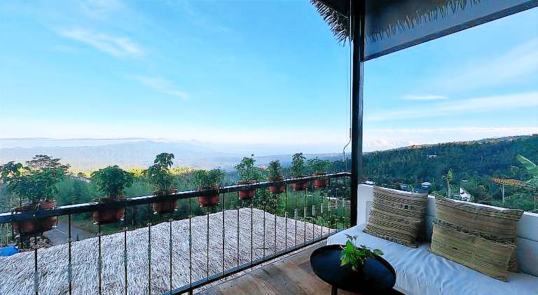 Villa with BBQ, hot tub & yard | Suitable for remote work | Pets allowed — photo 4