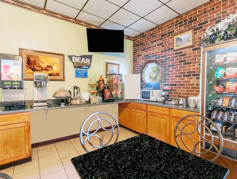 Travelodge by Wyndham Airport Platte City — photo 4