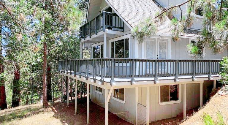 House with pool | Pet-friendly in Groveland, CA
