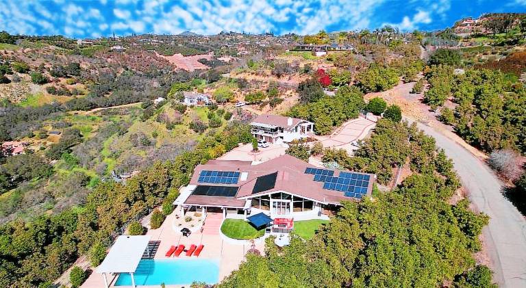 Villa with patio, private pool & barbecue in Fallbrook, CA