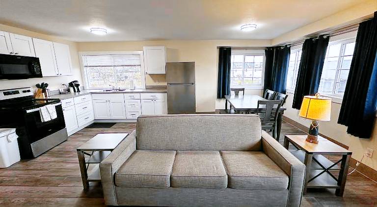 Coastal Inn & Suites — photo 3