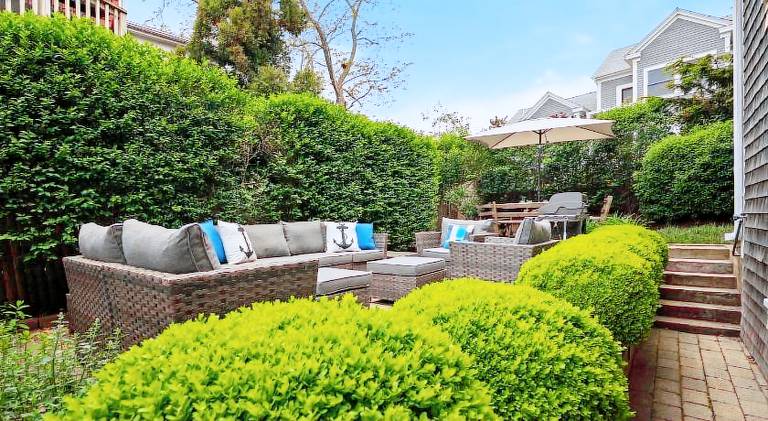House with garden & barbecue — photo 5