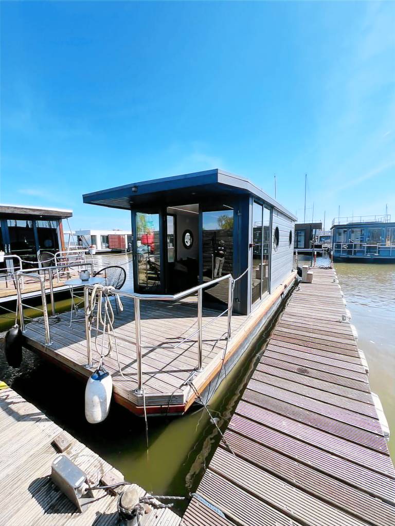 Houseboat Eclipse Monnickendam