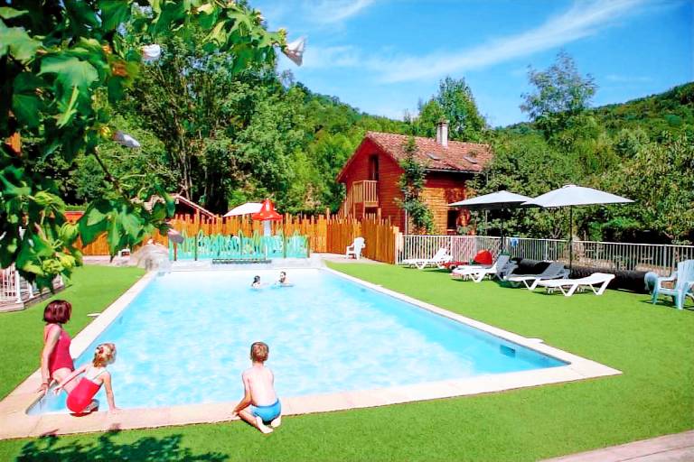 Children-friendly chalet with barbeque, terrace & pool | Pet-friendly — photo 2