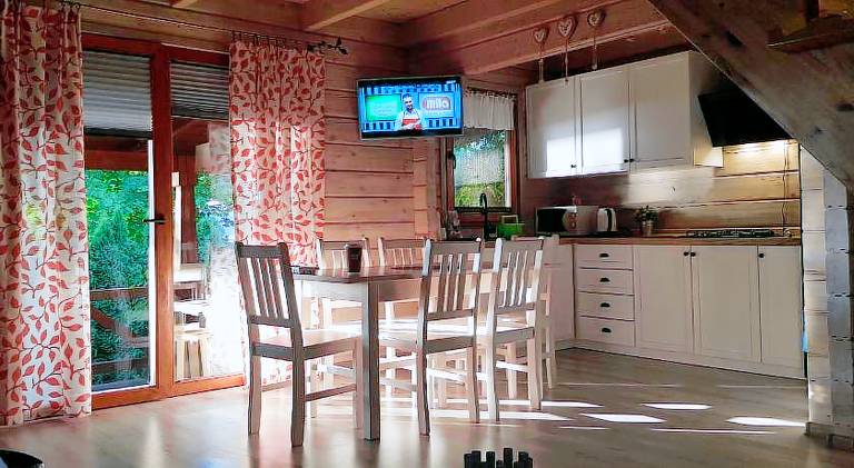 Apartment with yard, patio & BBQ — photo 3