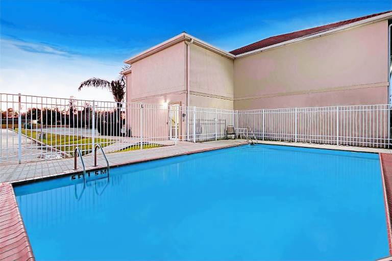 La Quinta Inn & Suites by Wyndham Morgan City — photo 3