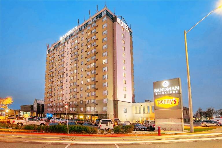 Sandman Signature Mississauga Hotel — photo 5