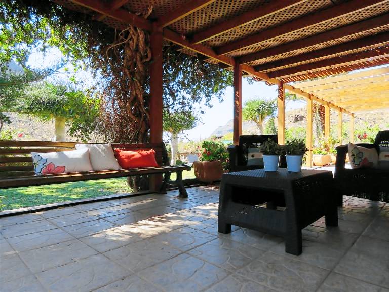 Villa with private pool, garden & patio — photo 3