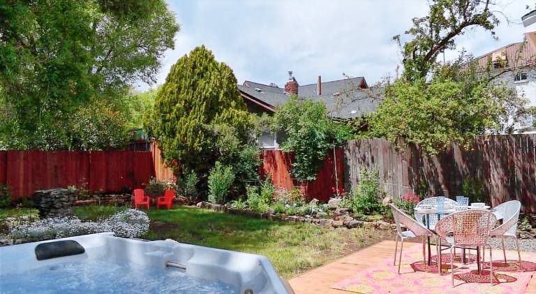 House with jacuzzi — photo 5