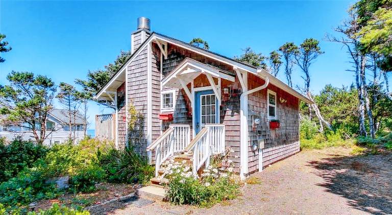 House with 1 room for 2 persons in Newport, OR