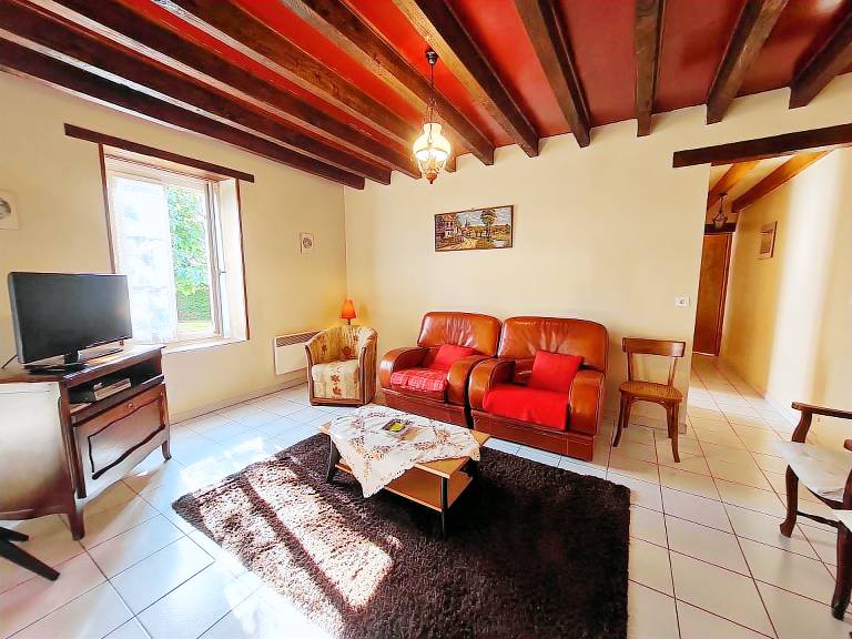 Independent house with enclosed yard 1km from village — photo 3